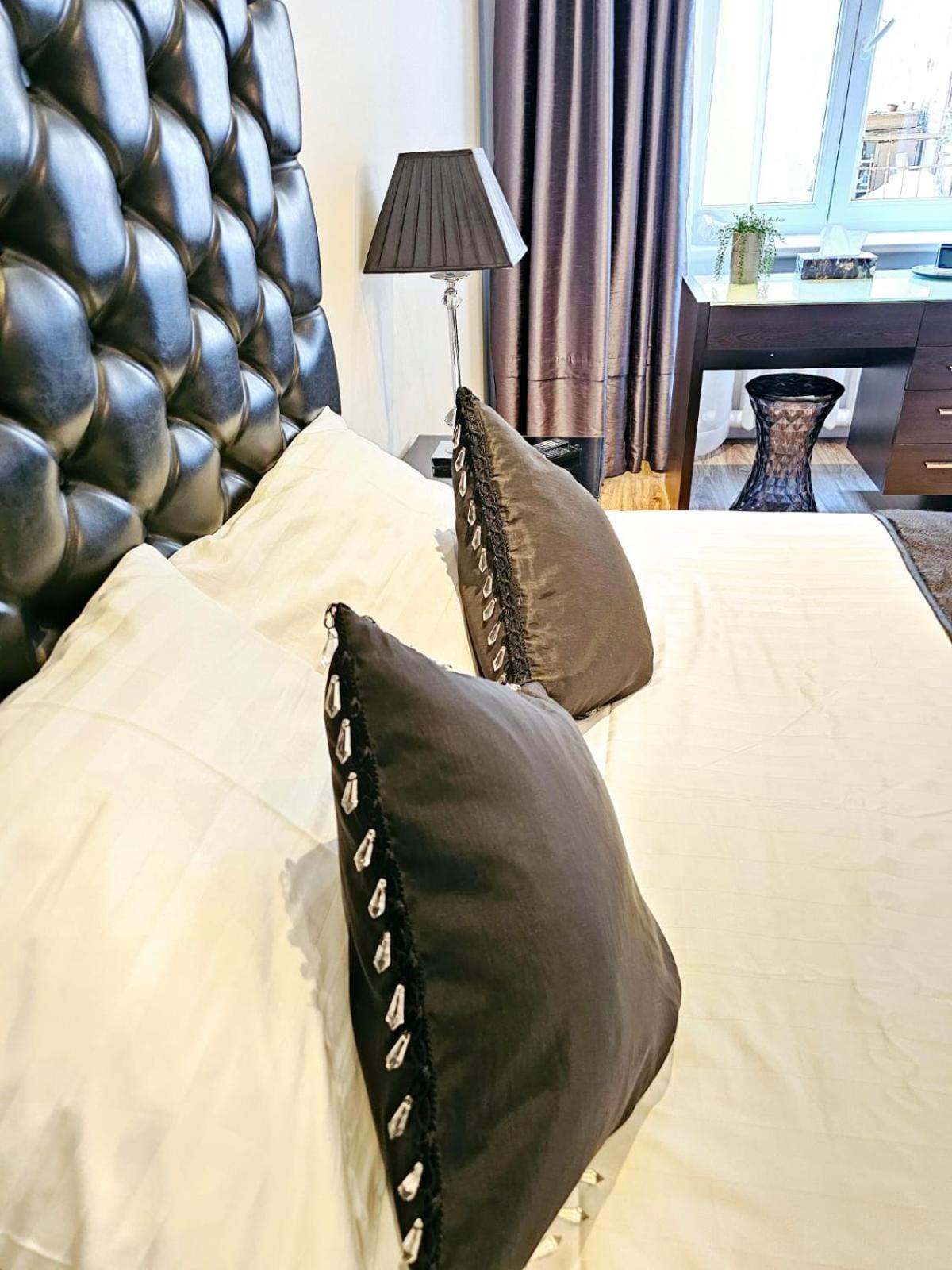 Modern 2 Bedroom Apartment In The City Centre 리가 외부 사진